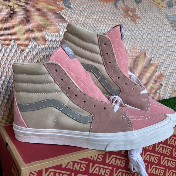 Vans Men’s Sk8-Hi
Color Block Pink/Multi
VN0A7Q5NBIY
Sneakers - Picture 6 of 16